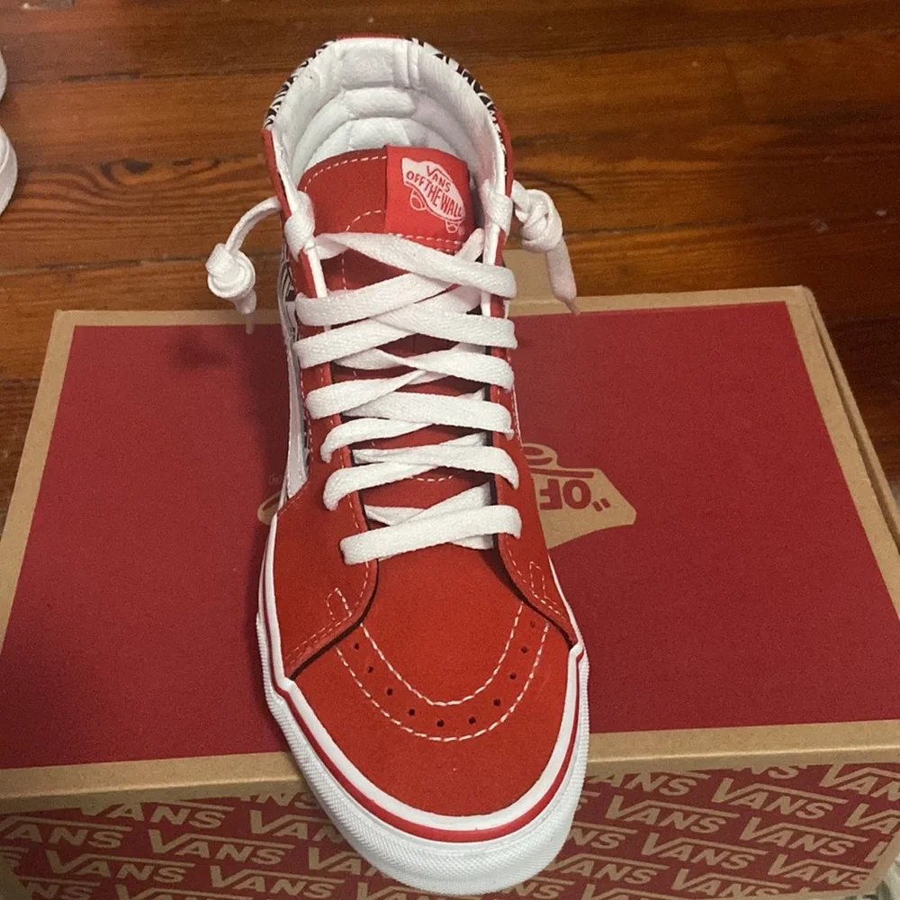 Vans - Picture 2 of 5